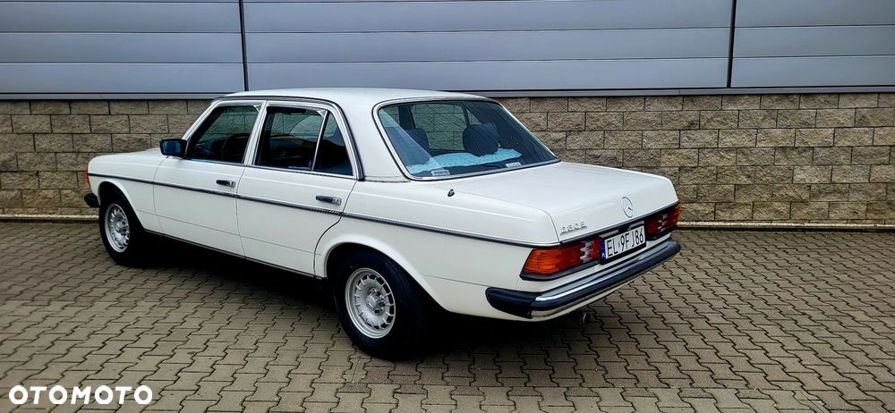 Mercedes-Benz W123 - 2