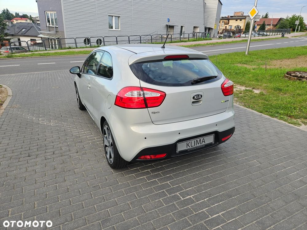 Kia Rio - 4