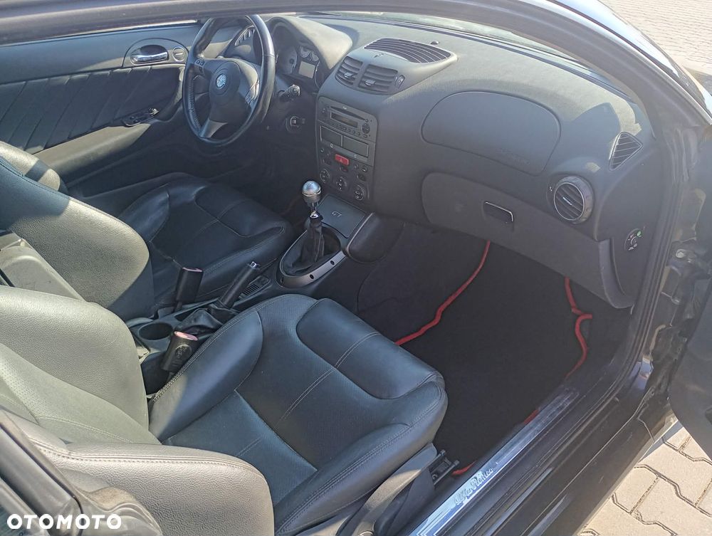 Alfa Romeo GT 1.9JTD 16V Black Line - 8