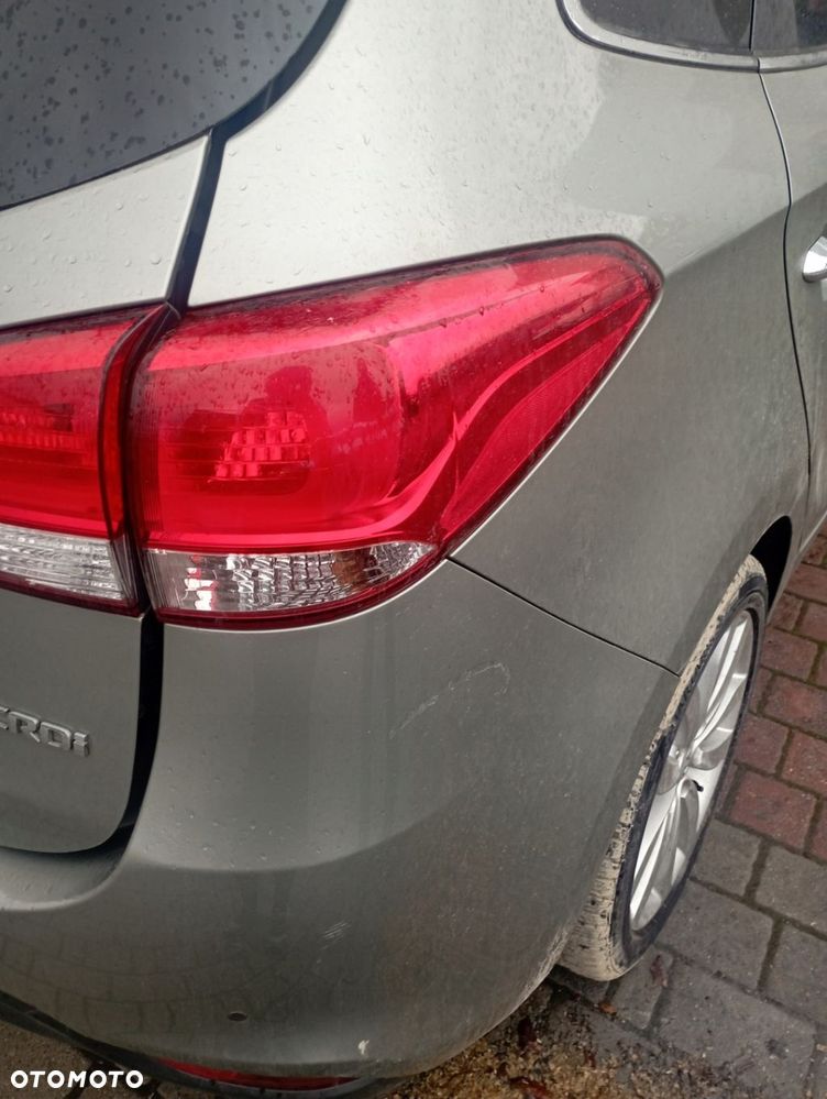 KIA CARENS IV LAMPA PRAWA TYŁ TYLNA W BŁOTNIK EU - 1