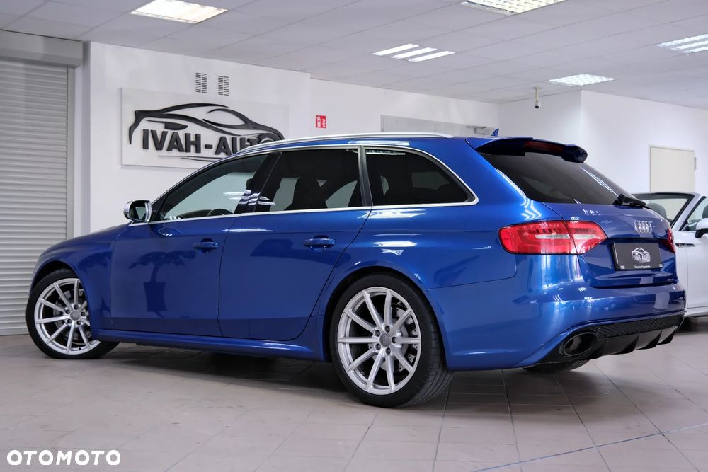 Audi RS4 Avant Standard - 9