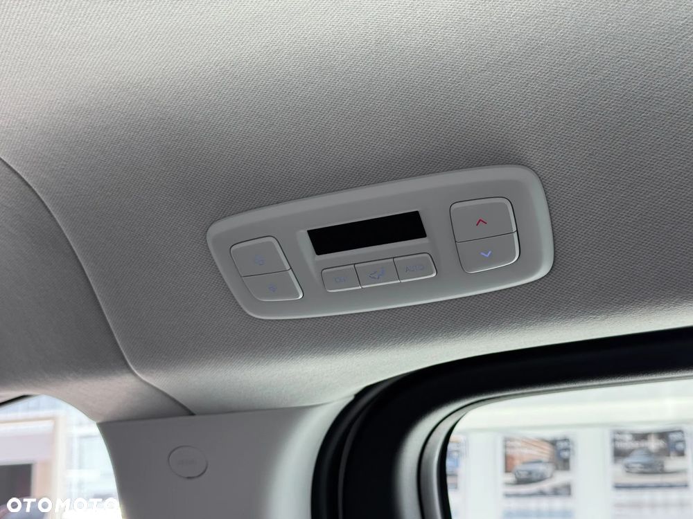 Hyundai Staria 1.6 T-GDI HEV Smart - 17