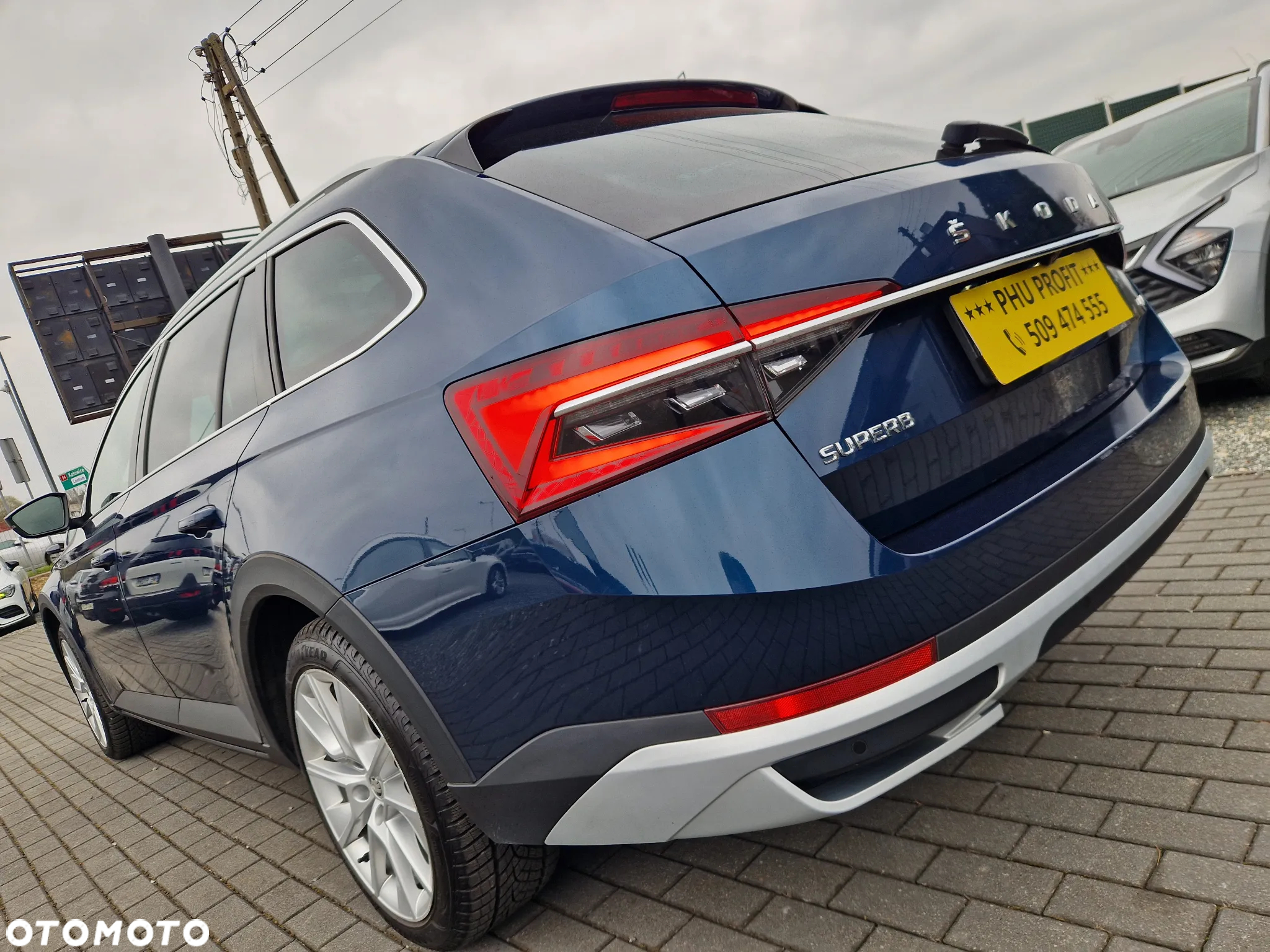 Skoda Superb 2.0 TDI SCR 4x4 Scout DSG - 11