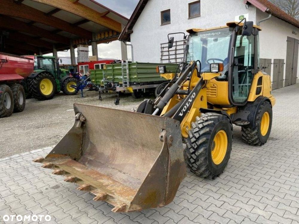 Volvo L25f / ROKU 2011 / łopata 4w1 - 4