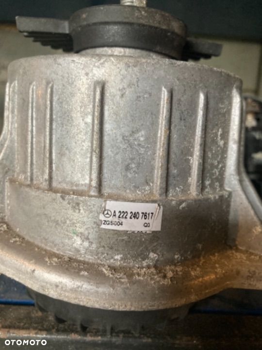MERCEDES S W222 PRAWA PODUSZKA SILNIKA 3.5 CDI 15r. po 18 tys km    A2222407617 - 2