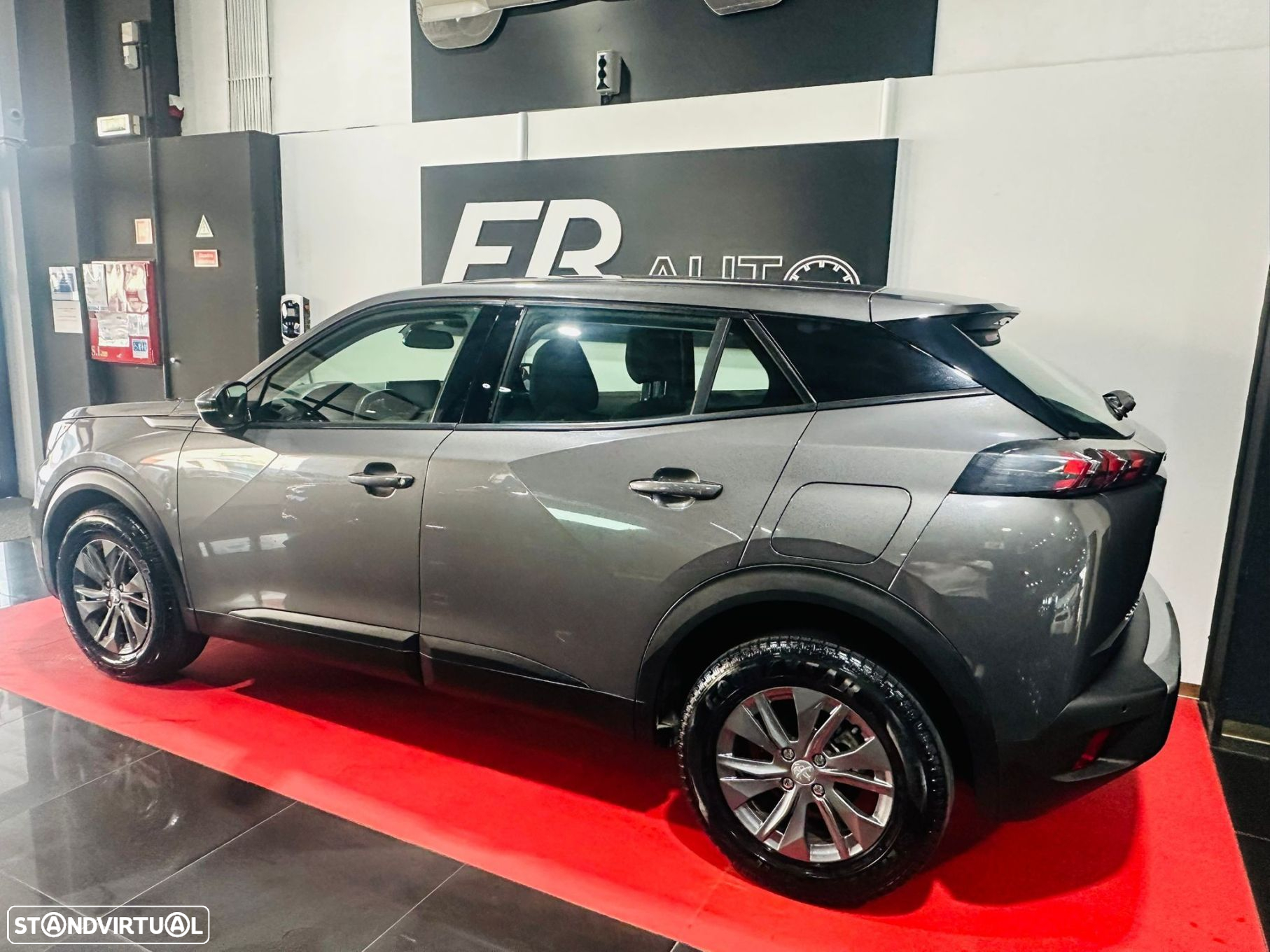 Peugeot 2008 1.2 PureTech Active - 12