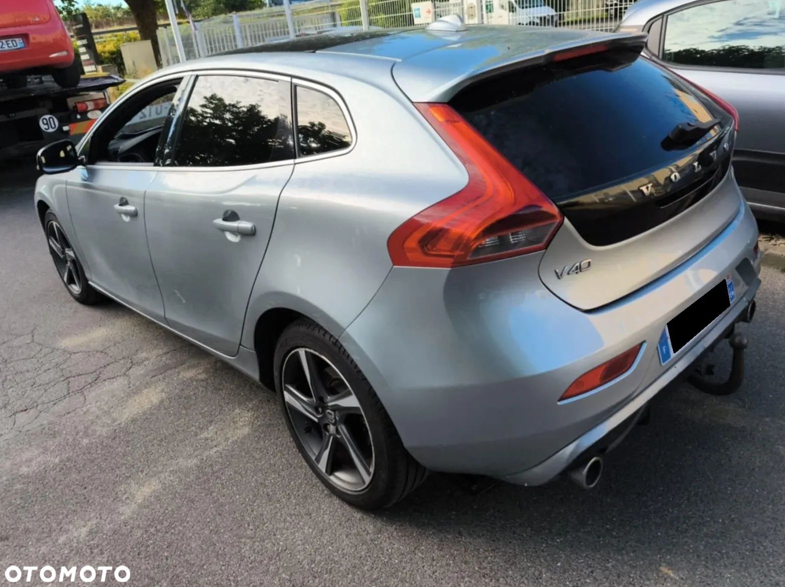 Volvo V40 D4 R-Design Momentum - 1