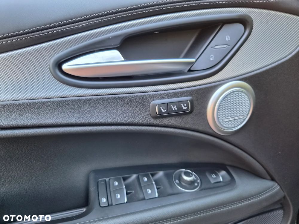 Alfa Romeo Stelvio - 16