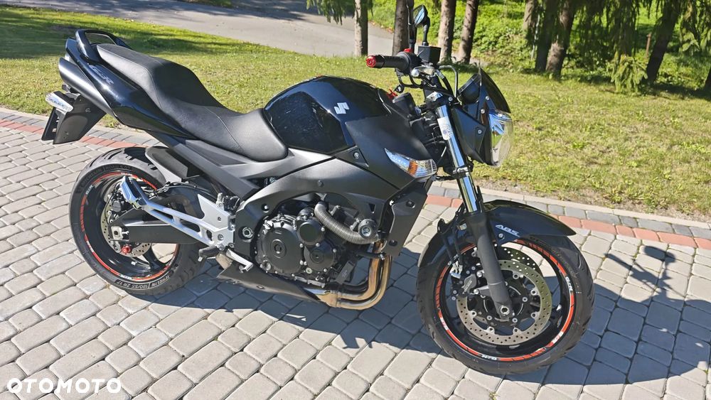 Suzuki GSR - 1