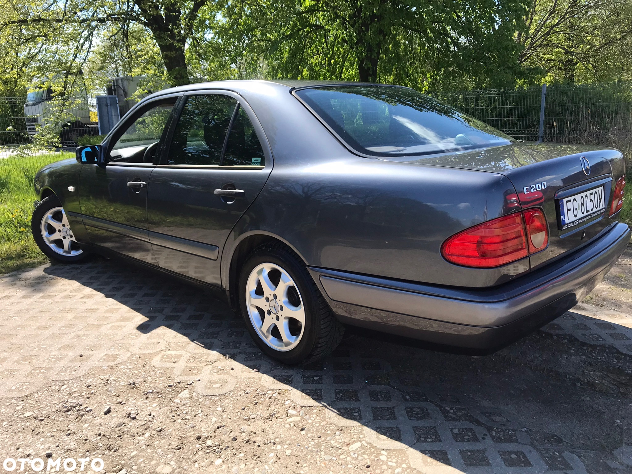 Mercedes-Benz Klasa E 200 Classic - 5