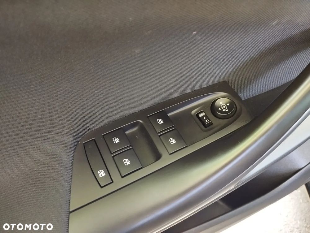 Opel Astra 1.4 Turbo 120 Jahre - 25