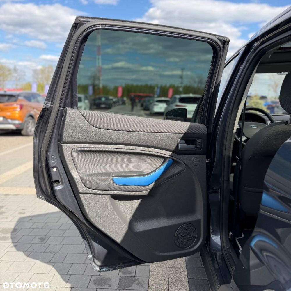 Ford Kuga - 25