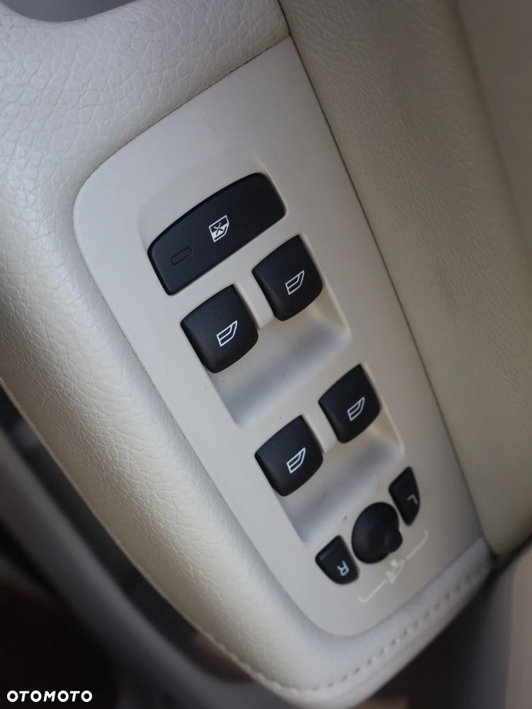 Volvo XC 60 B5 B AWD Inscription - 23