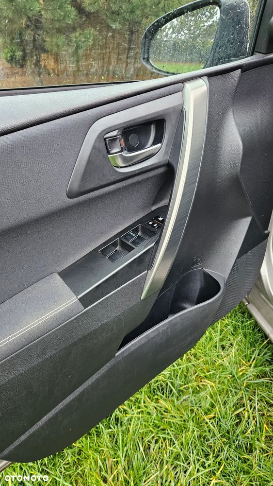 Toyota Auris 1.6 Premium Comfort - 6