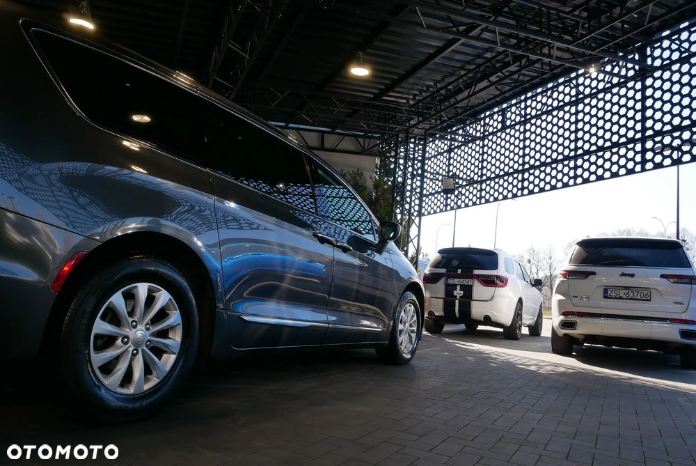 Chrysler Pacifica - 34