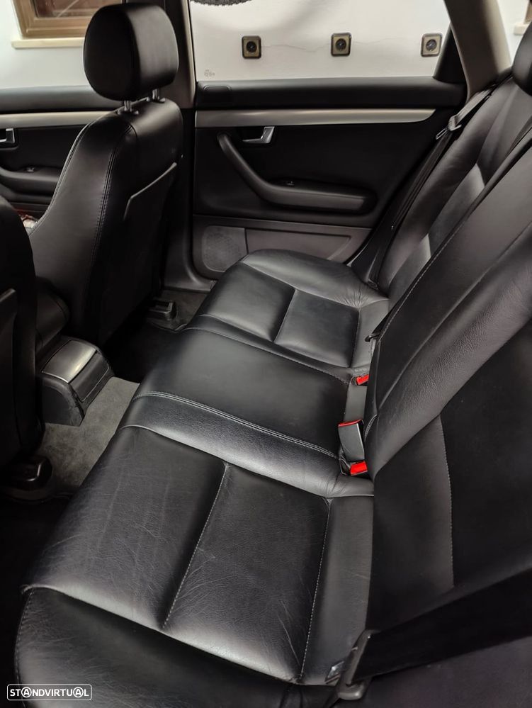 Audi A4 2.5 TDI quattro - 27