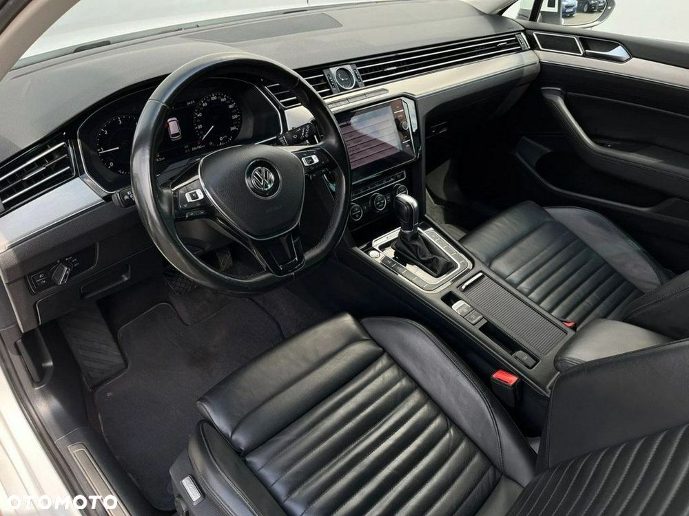 Volkswagen Passat - 13