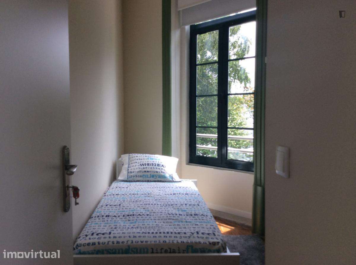 Quarto - localizado em Paranhos Porto - Grande imagem: 4/22