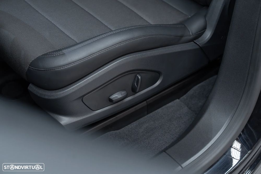 Porsche Macan Electric 4 - 27