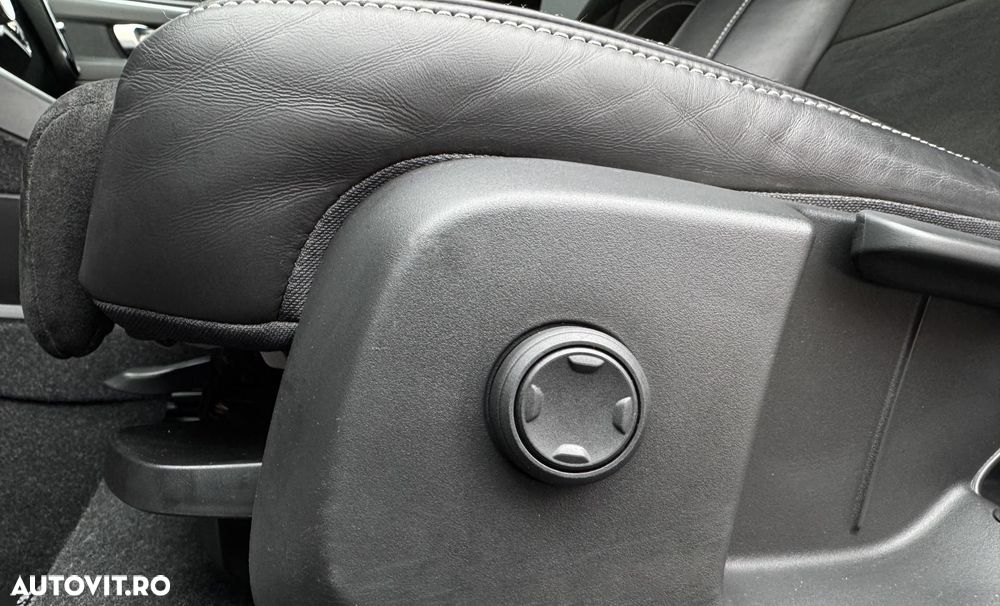 Volvo XC 40 B4 AT8 AWD Mild Hybrid R-Design - 21