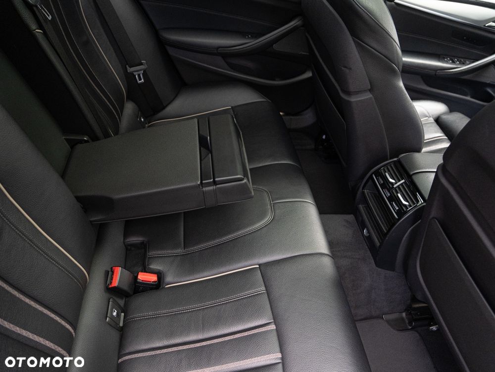 BMW Seria 5 530d xDrive M Sport sport - 33