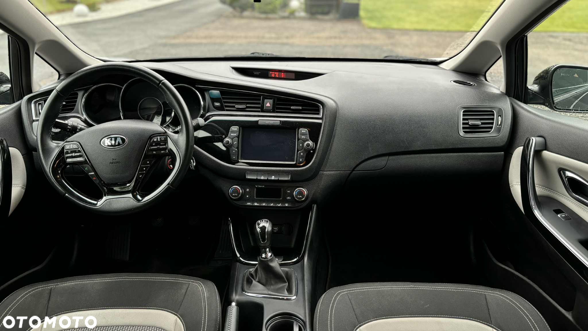 Kia Ceed - 10