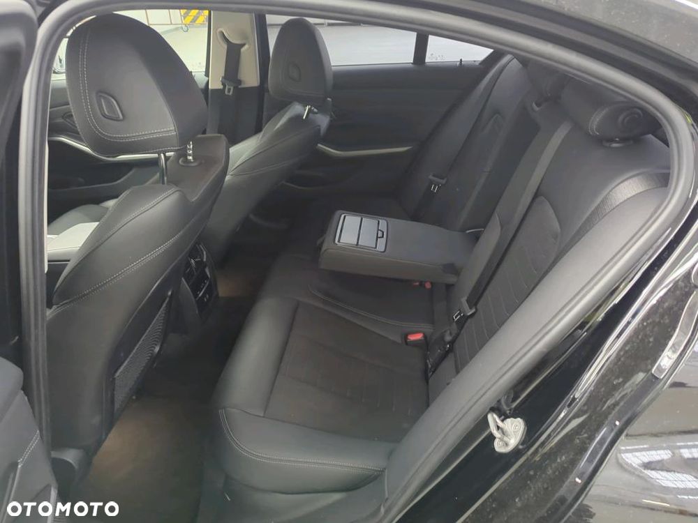BMW Seria 3 330i sport - 3