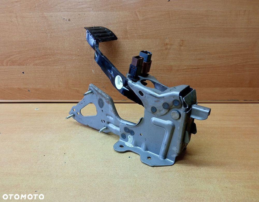 PEDAŁ HAMULCA NISSAN QASHQAI J10 AUTOMAT EU - 2