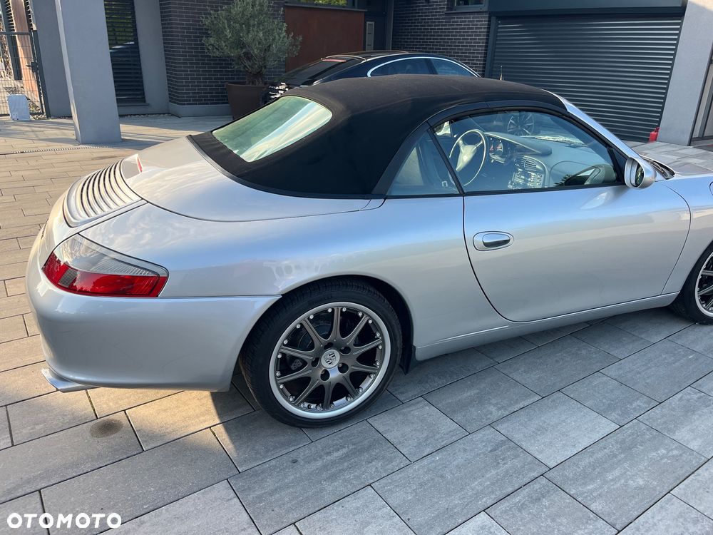 Porsche 911 Carrera - 4
