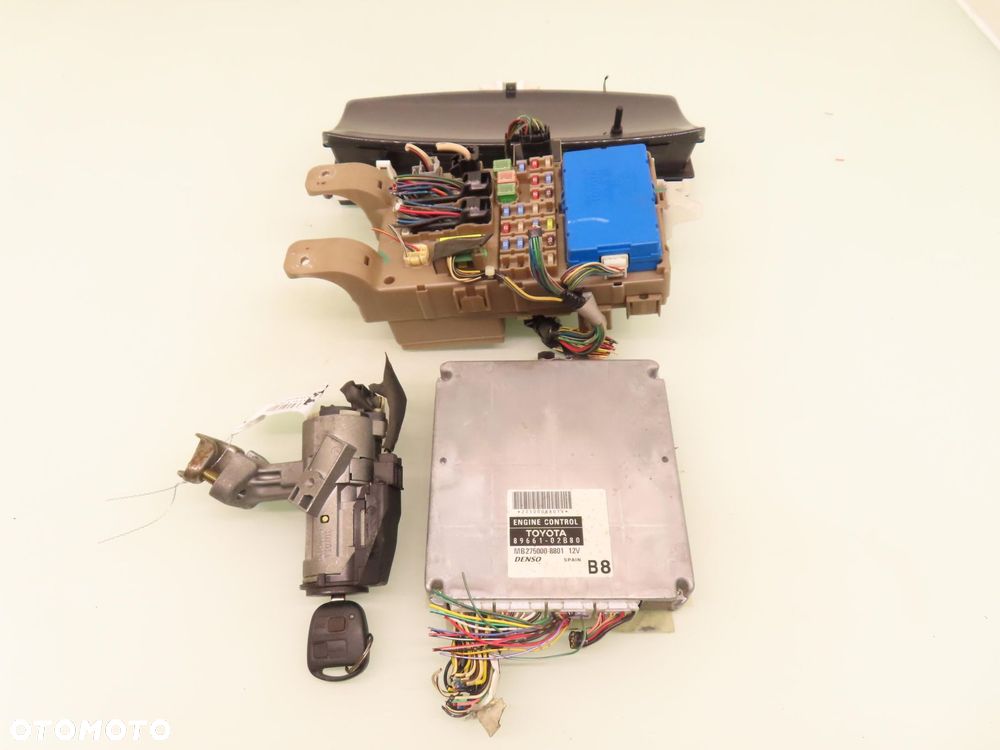 STACYJKA STEROWNIK TOYOTA COROLLA E12 1.6 VVT-i 8966102B80 MB2750008801 - 1