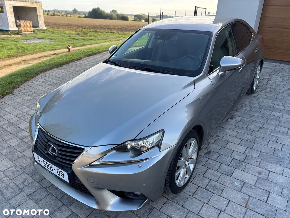 Lexus IS 300h Prestige - 13