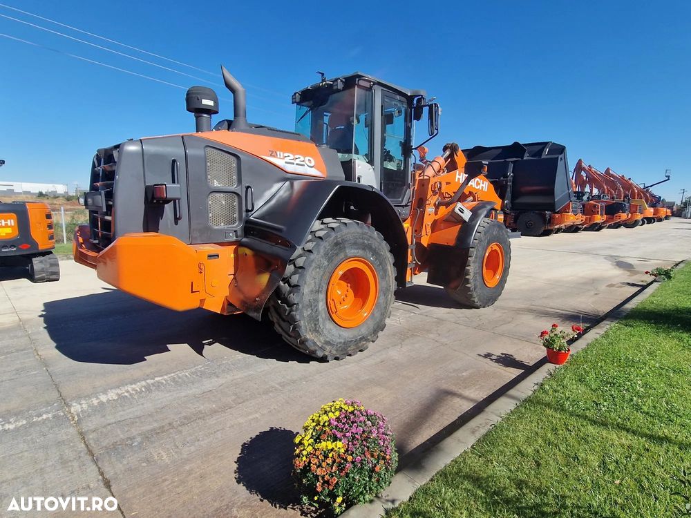 Hitachi ZW220, CUPA 3,5mc, 2018, 24.,392km, 5.880h, consum mediu 8l/h, Gresare automata, Anv MICHELIN 60% OK, ridica 15t, motor 201CP stage IV, basculare cupa la 4,2m, CUPLA RAPIDA, Posibilitate leasing 3 ani, PROMOTIE 86900 EUR+Tva - 1