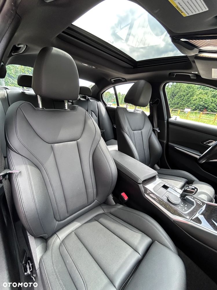 BMW Seria 3 330i Luxury Line sport - 25