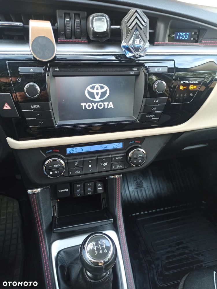 Toyota Corolla 1.6 Premium - 17