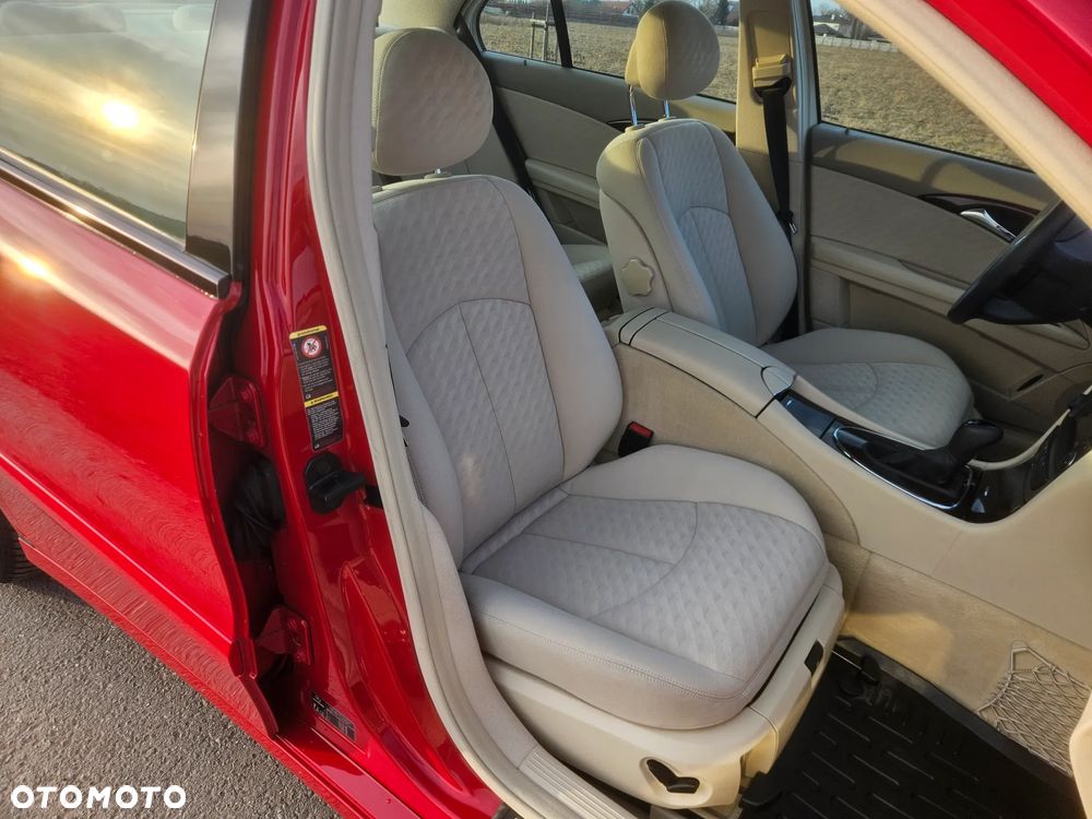 Mercedes-Benz Klasa E 320 Classic - 35