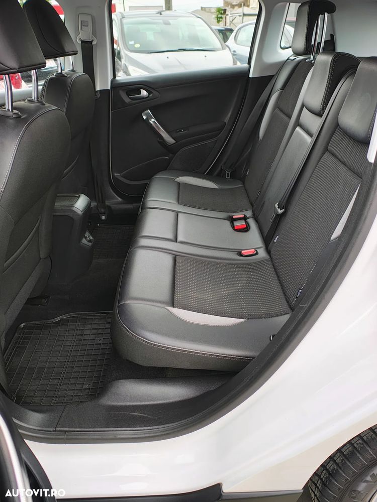 Peugeot 2008 PureTech 110 GPF Stop&Start EAT6 Allure - 13