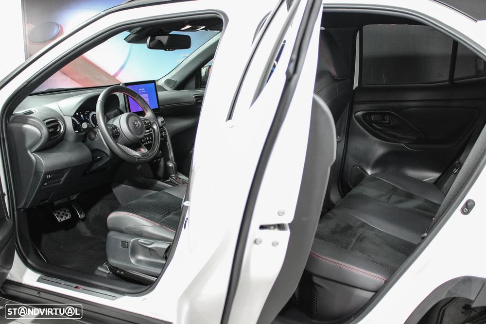 Toyota Yaris Cross 1.5 Hybrid GR Sport - 12