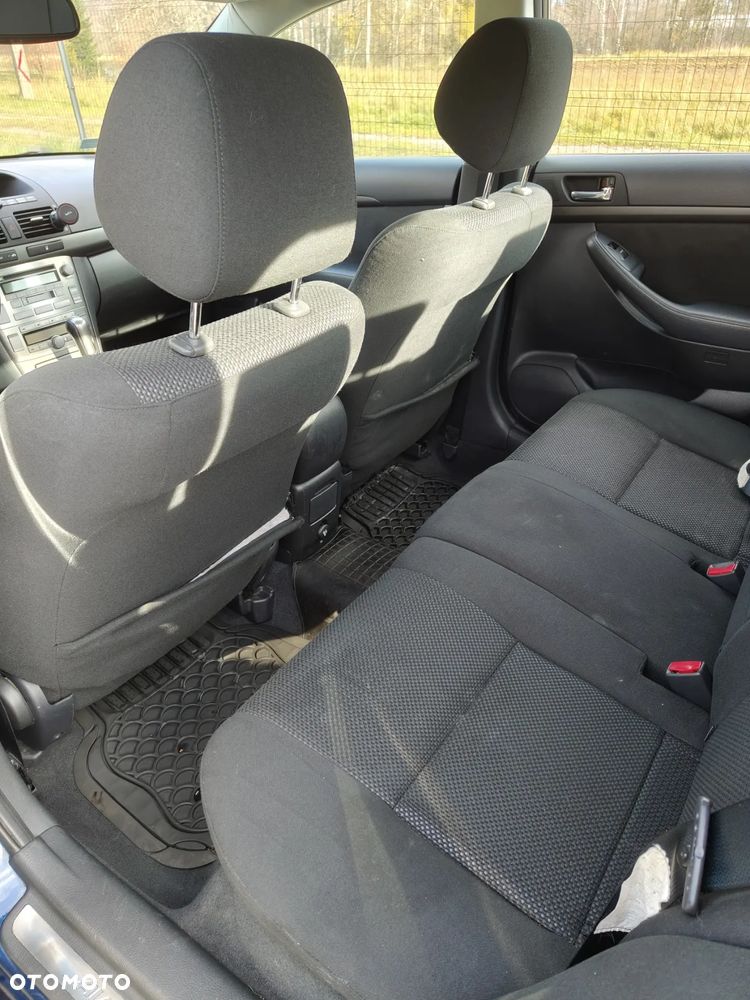 Toyota Avensis 1.8 VVT-i Sol - 8