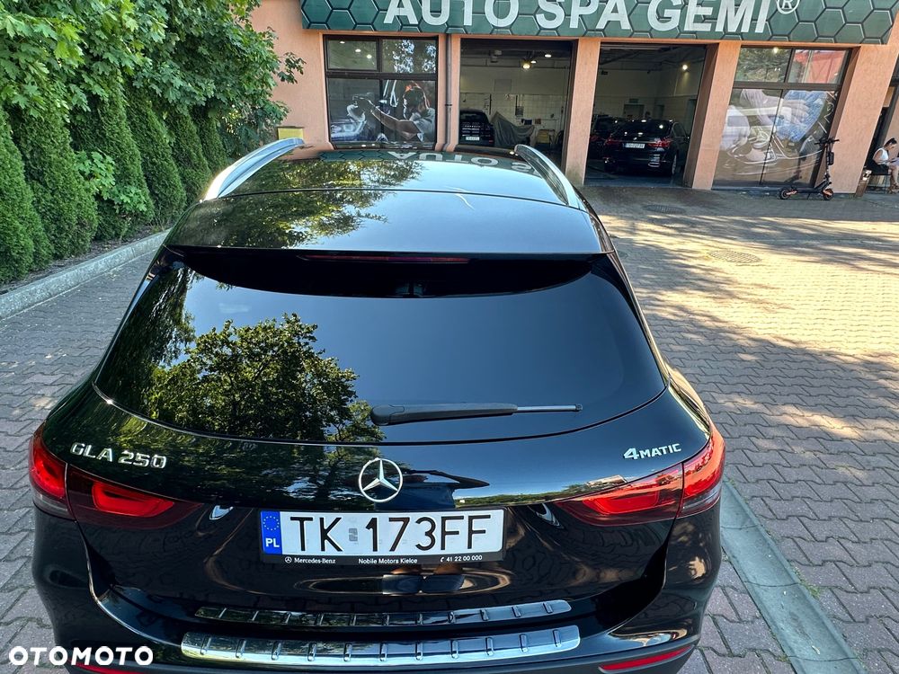 Mercedes-Benz GLA 250 4Matic 8G-DCT - 18