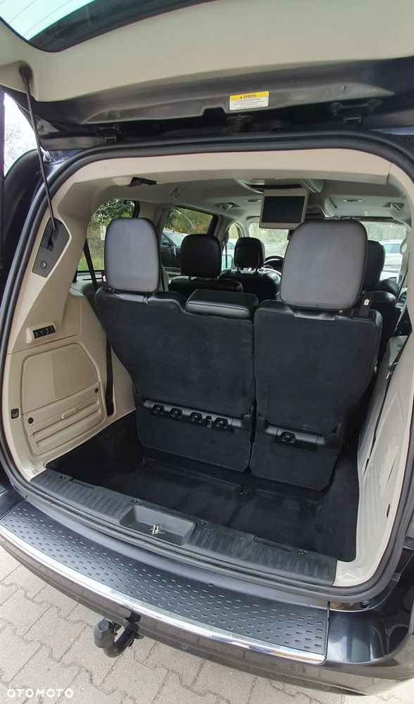 Chrysler Town & Country 3.6 Limited - 11