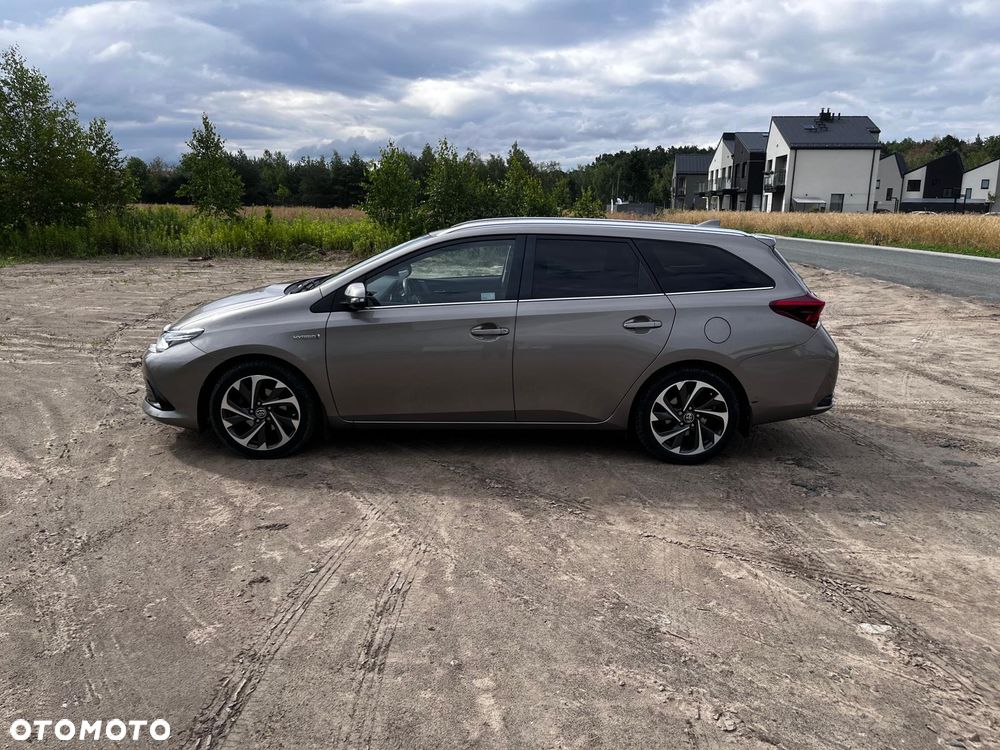 Toyota Auris Hybrid 135 Premium - 1