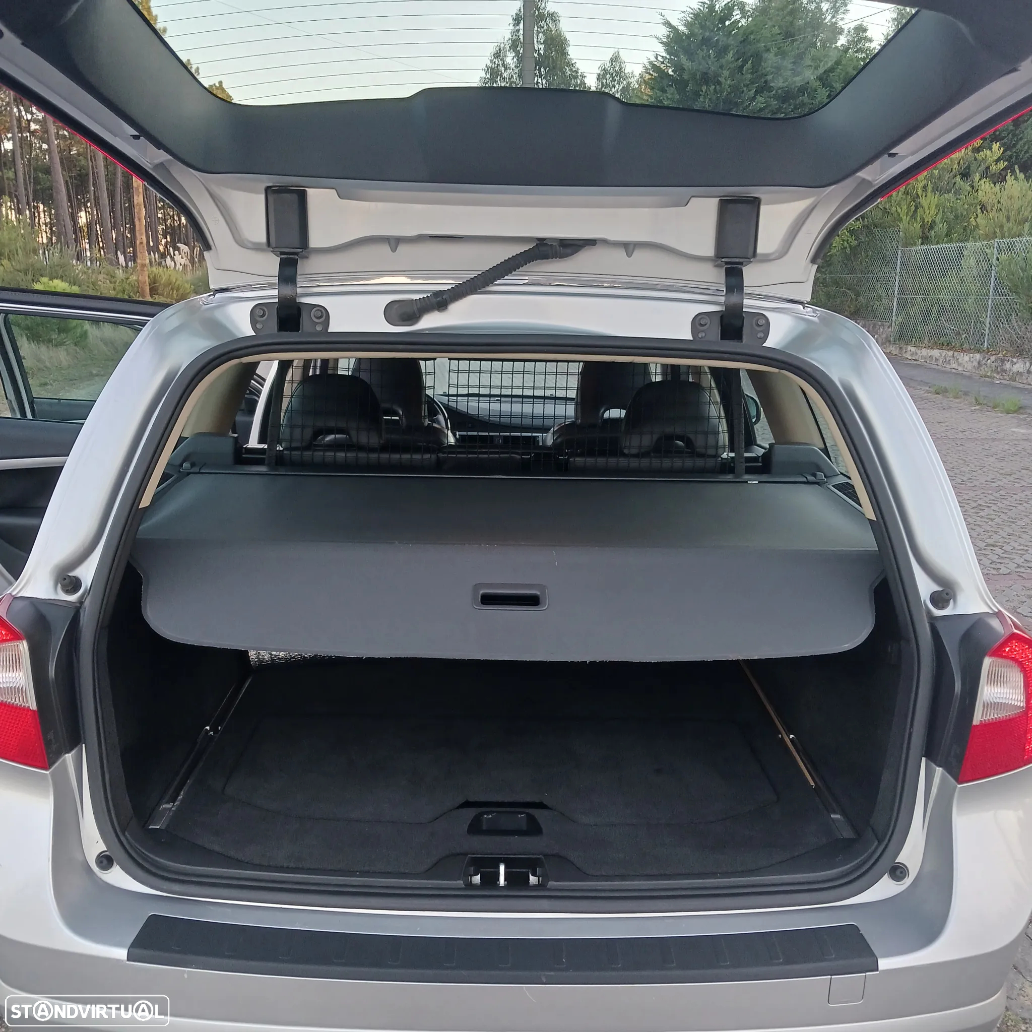Volvo V70 2.4 D5 Momentum - 13