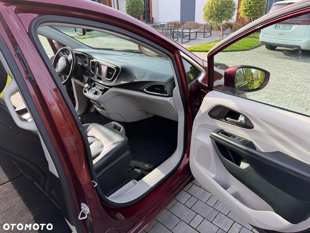 Chrysler Pacifica - 4