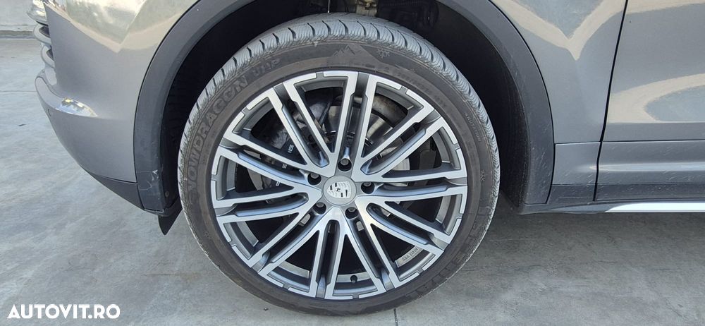 Porsche Cayenne - 22