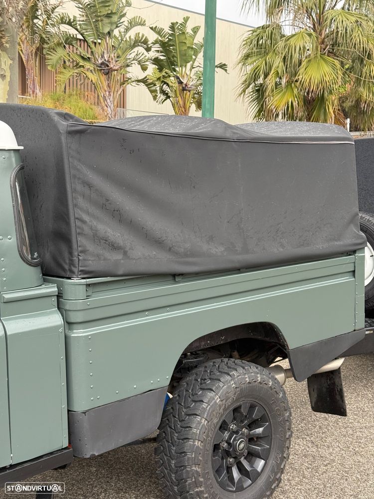 Land Rover Defender 110 SE - 15