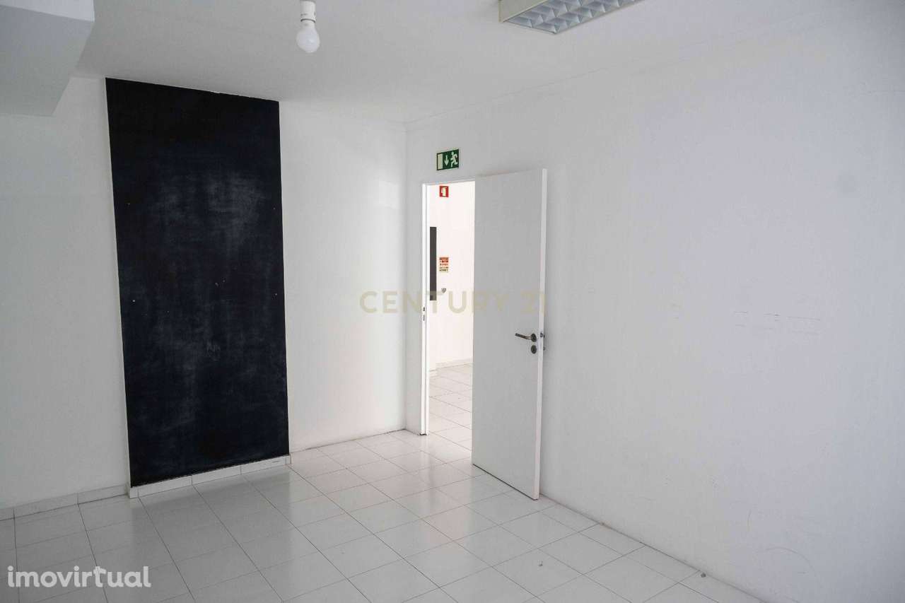 Loja em S. Marcos com excelente localização - Grande imagem: 3/13