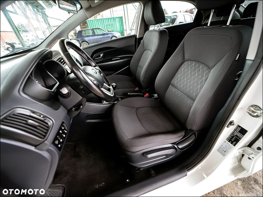 Kia Rio 1.2 Dream Team Edition - 14