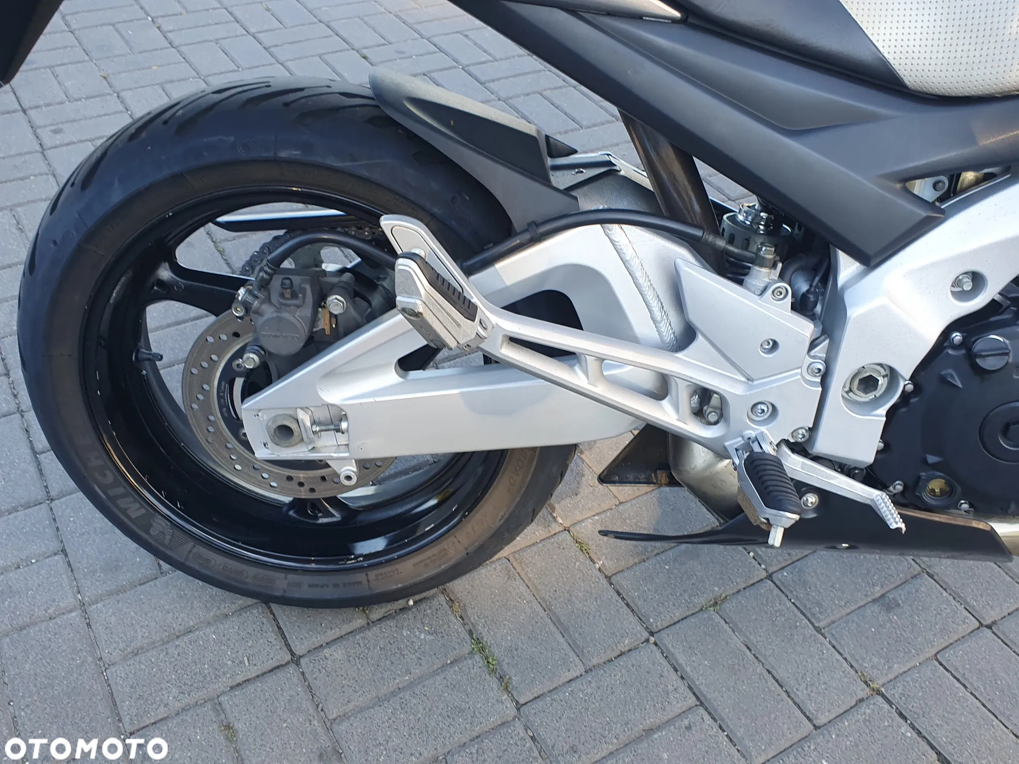 Suzuki GSR - 15
