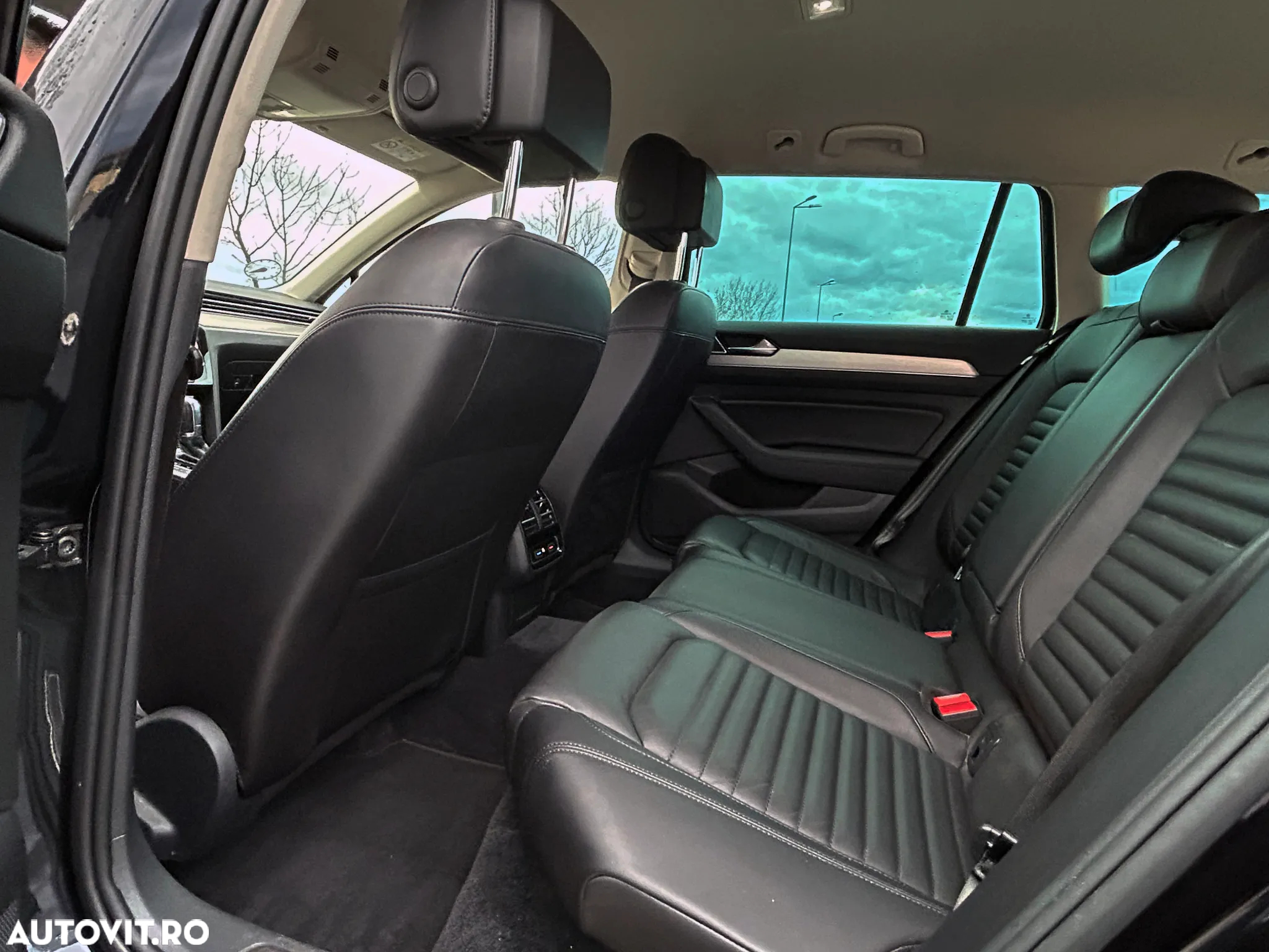 Volkswagen Passat Variant 2.0 TDI SCR DSG Highline - 15