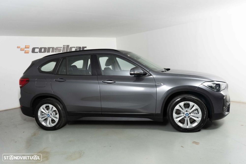 BMW X1 25 e xDrive Corporate Edition - 8